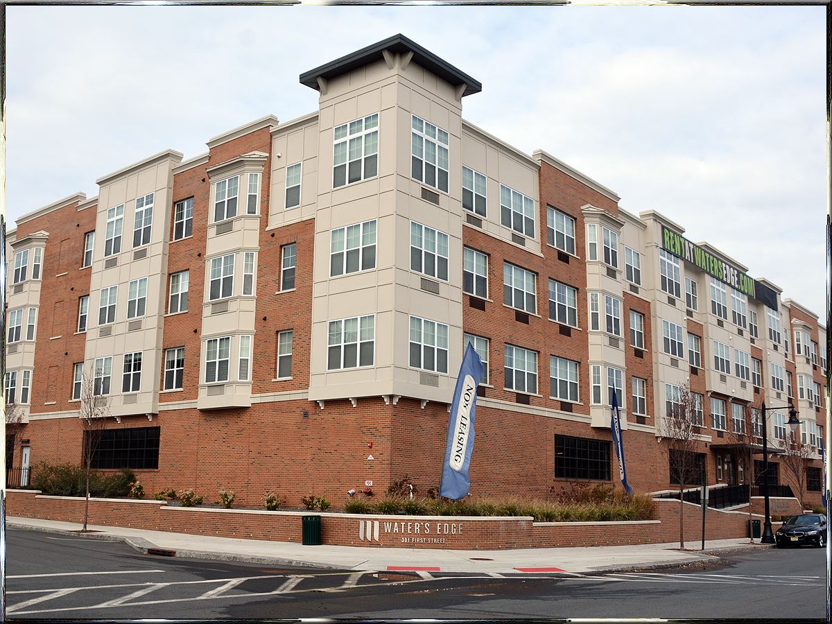 Waters Edge Apartments